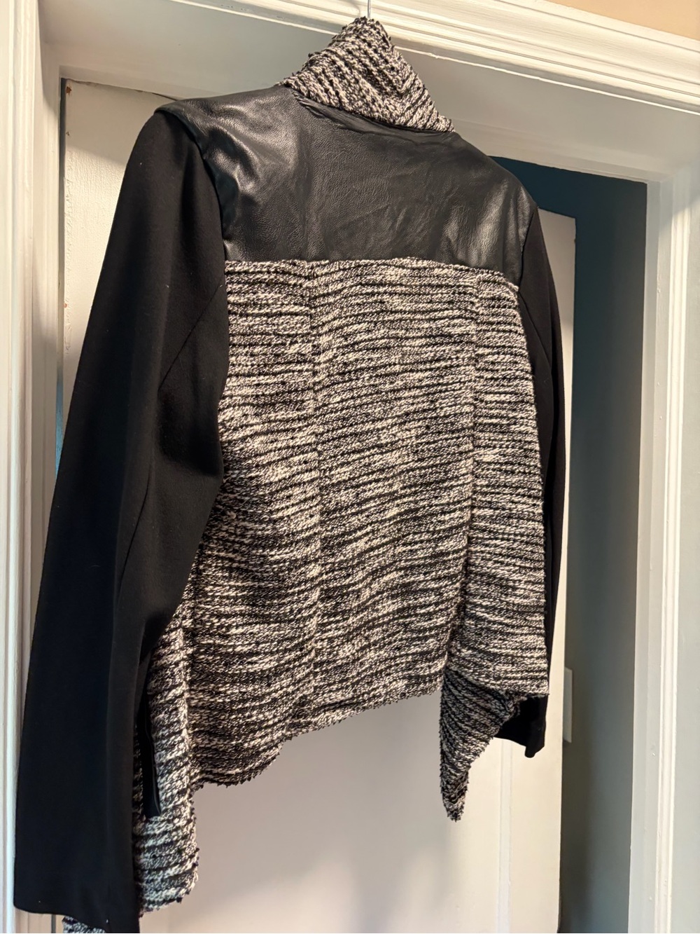 A Pea in the Pod Black & Gray Mixed-Media Tweed Jacket